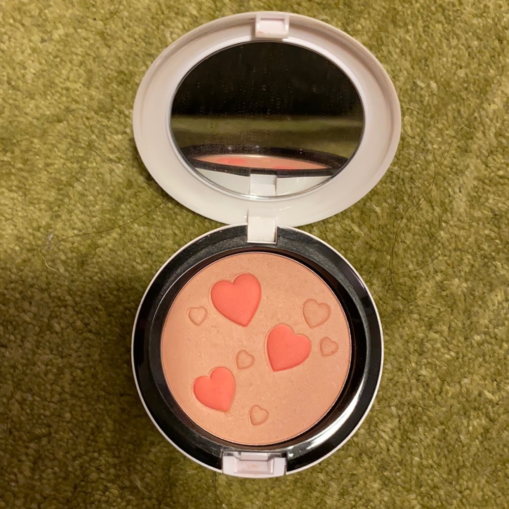 Mac Archie’s Girls in Flatter Me Pearlmatte Face Powder New Limited Edition